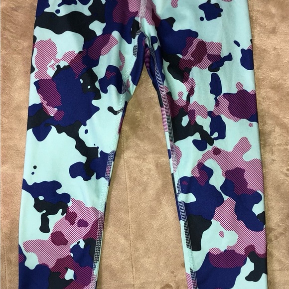2 leggings. Girls size 6. Like new with no stains, tears, or rips. - Picture 6 of 9